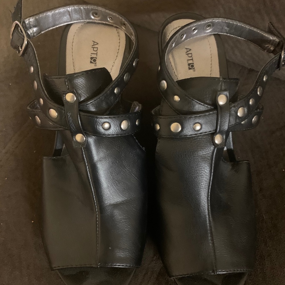 Black heels size 8
